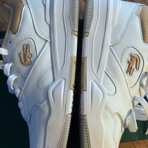 Lacoste Women’s leather White and Beige Sneakers size 8 NIB